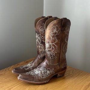 Sheplers Cowgirl Boots; Shyanne Style; Made of leather
